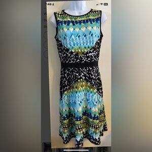 Gabby Skye Ladies Size 4 Vibrant Blue & Black Beautiful Sleeveless Dress